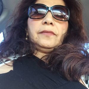 Meet your Posher, Dina